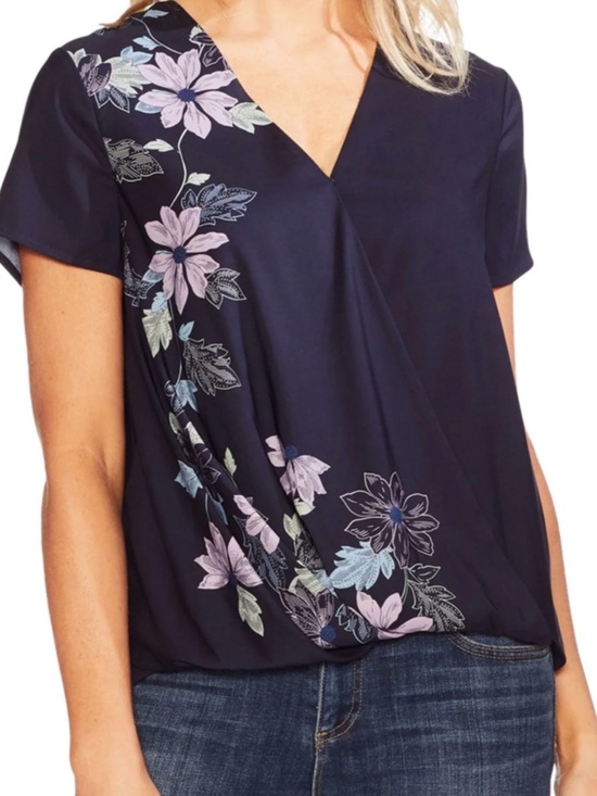 Vince Camuto Tops - Vince Camuto Women’s Navy Floral Surplice Short Sleeve Top size XL